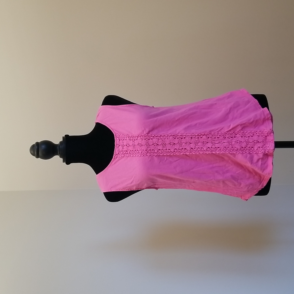 Pink tank top with lace in center
